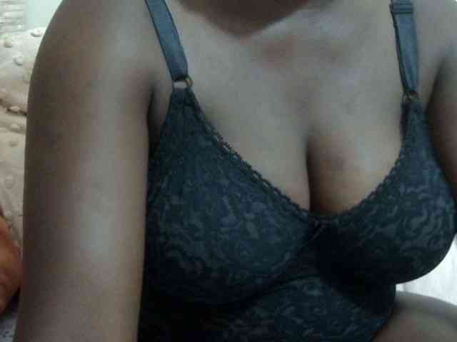 pretty-lioness webcam