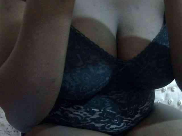 pretty-lioness webcam