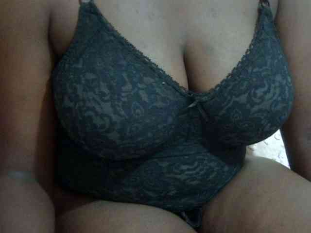 pretty-lioness webcam