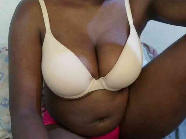 pretty-lioness Live Webcam on BongaCams