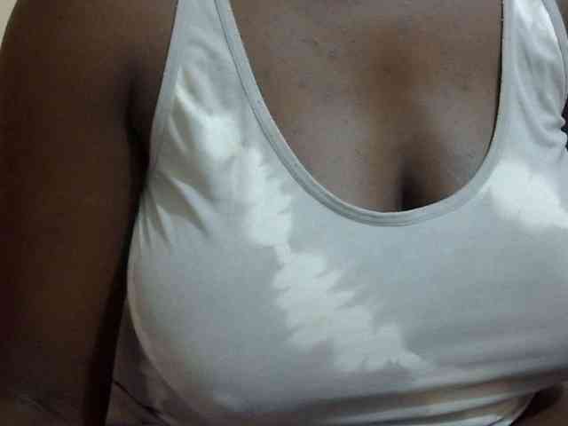 pretty-lioness webcam