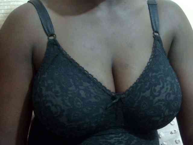 pretty-lioness webcam