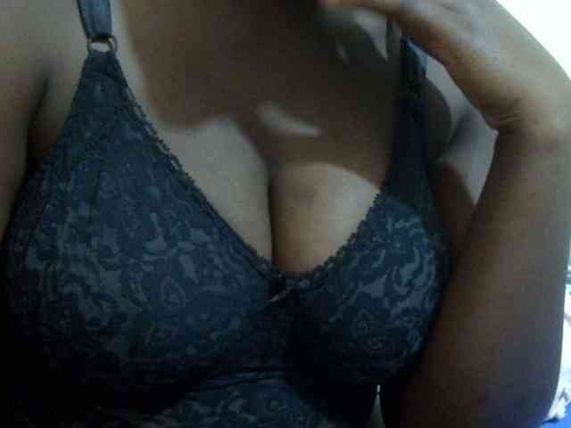 pretty-lioness webcam