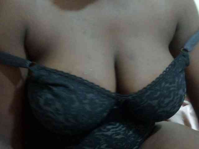 pretty-lioness webcam