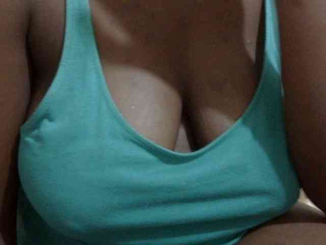 pretty-lioness webcam