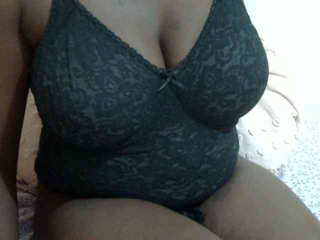 pretty-lioness webcam