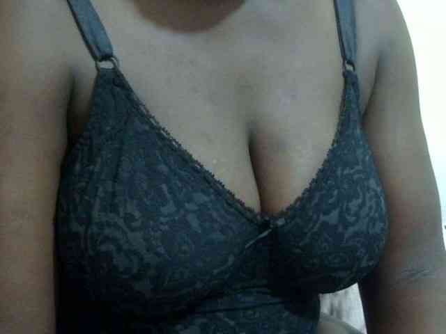 pretty-lioness webcam