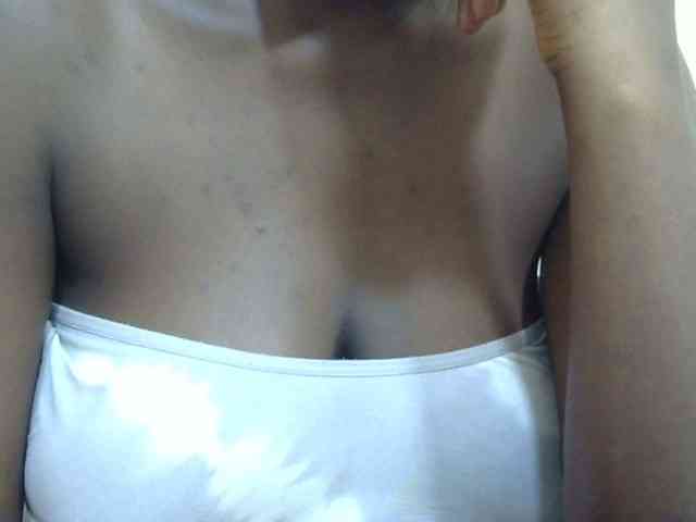 pretty-lioness webcam