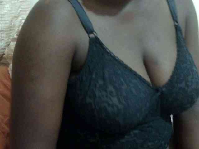 pretty-lioness webcam