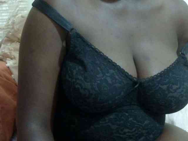 pretty-lioness webcam