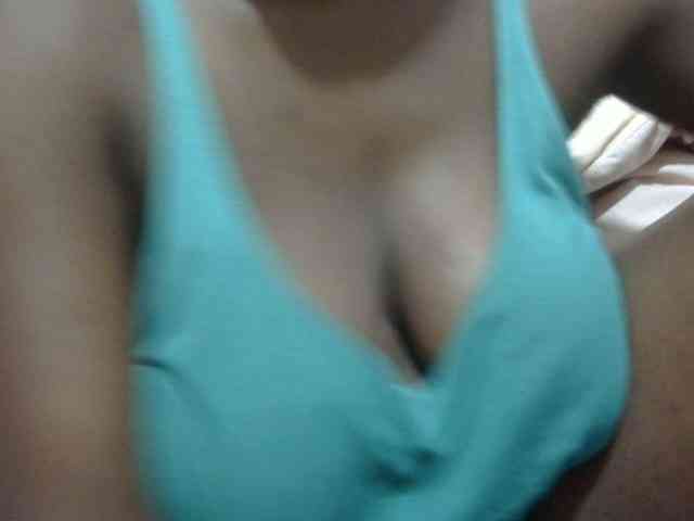 pretty-lioness webcam