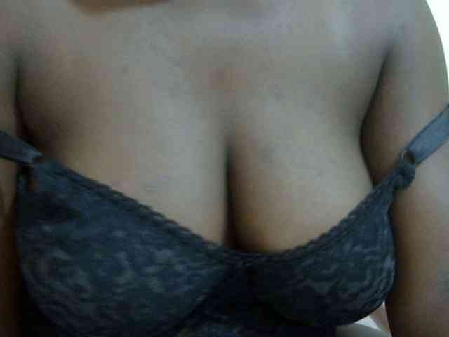 pretty-lioness Live Webcam on BongaCams