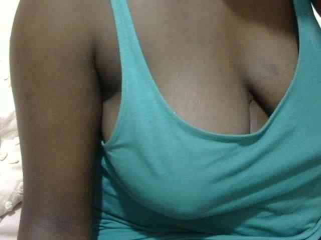 pretty-lioness webcam