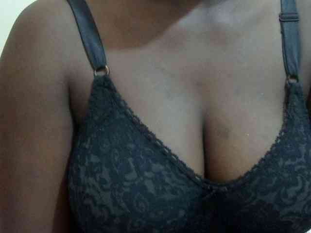 pretty-lioness Live Webcam on BongaCams