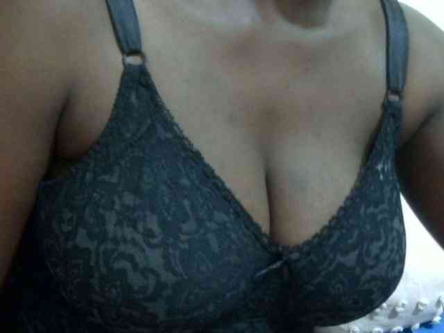 pretty-lioness webcam