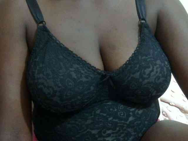 pretty-lioness webcam