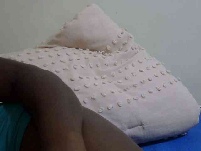 pretty-lioness webcam