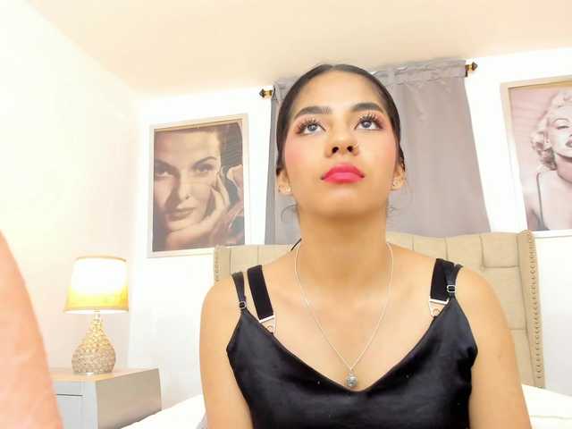 Kyraaa webcam