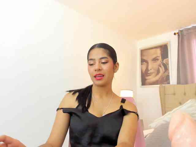 Kyraaa webcam
