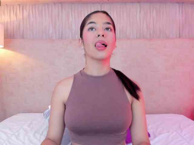 Kyraaa webcam