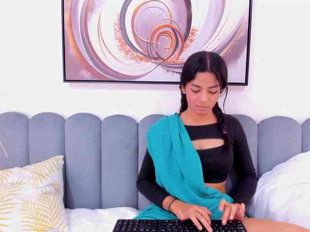 Kyraaa webcam