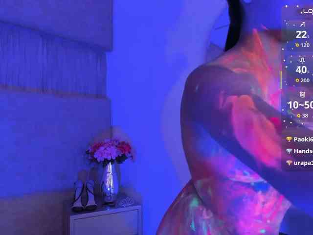 Kyraaa's webcam live show