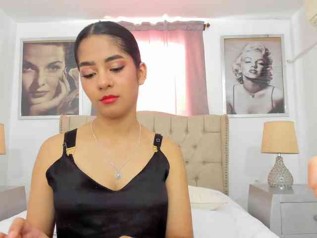 Kyraaa webcam