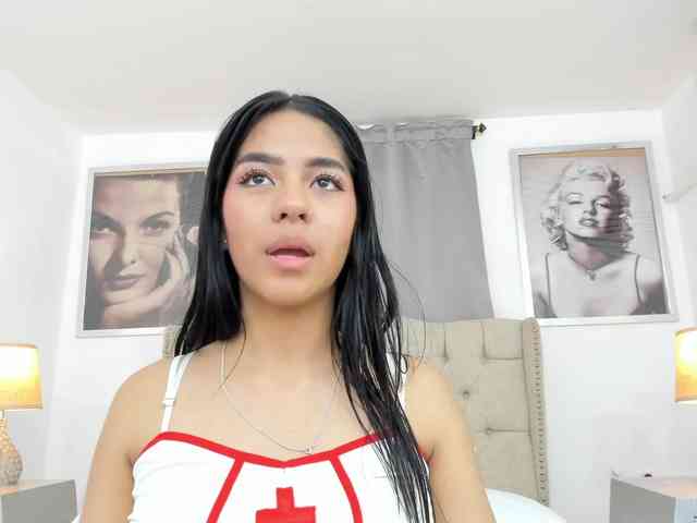 Kyraaa webcam
