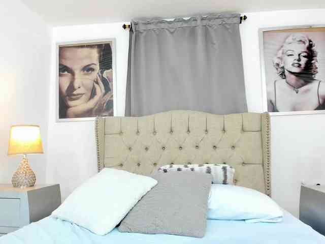 Kyraaa webcam