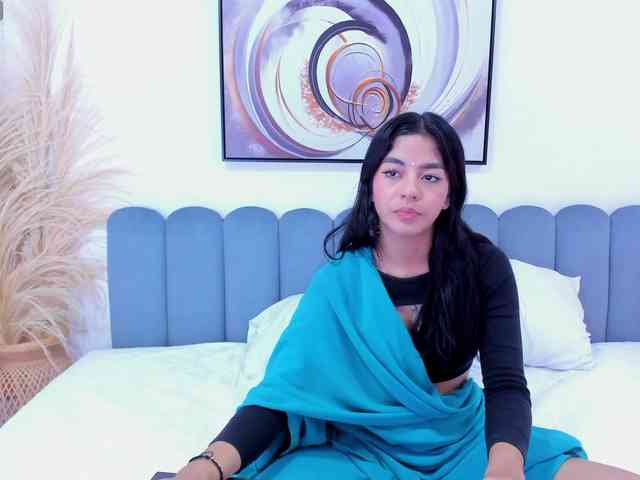Kyraaa webcam