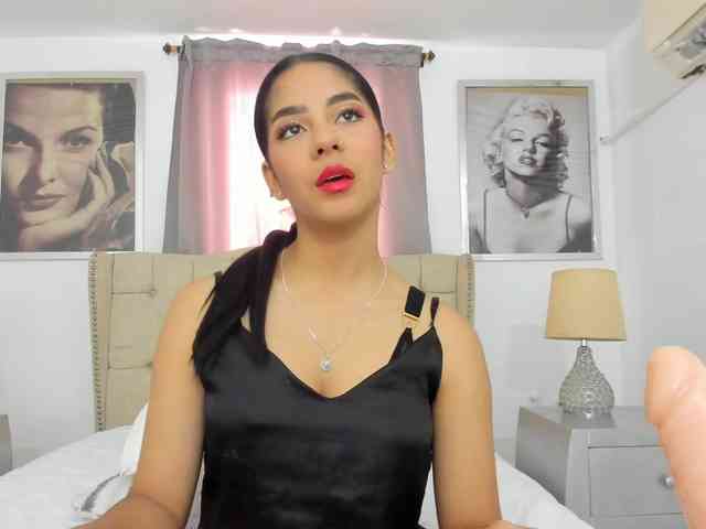 Kyraaa webcam