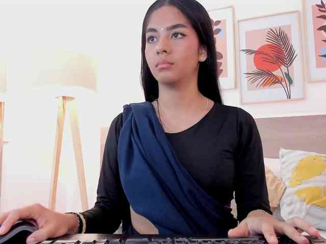 Kyraaa webcam