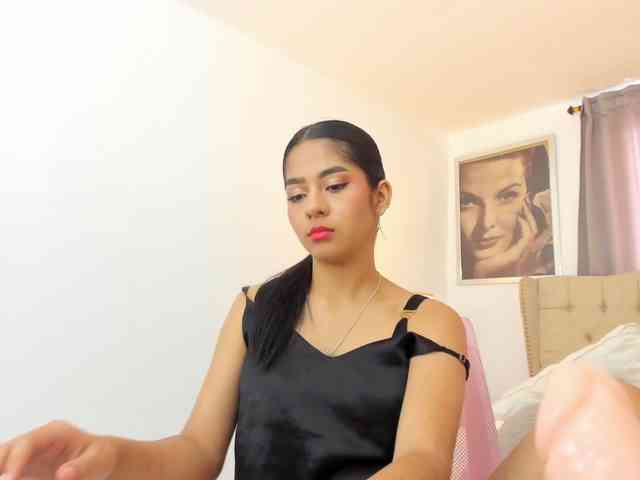 Kyraaa webcam