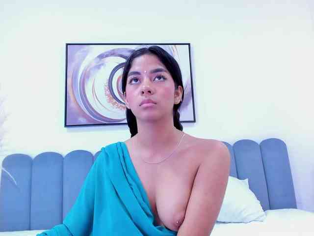 Kyraaa webcam