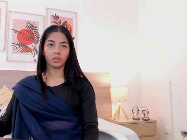 Kyraaa webcam