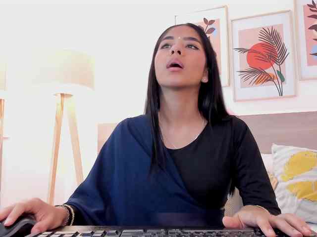 Kyraaa webcam