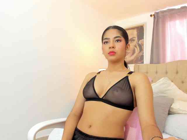 Kyraaa webcam