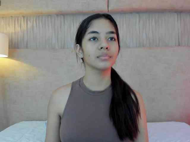 Kyraaa webcam