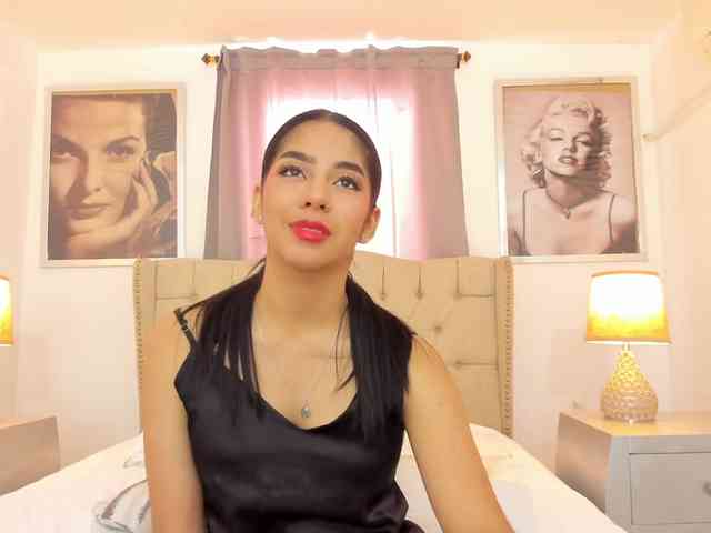 Kyraaa webcam