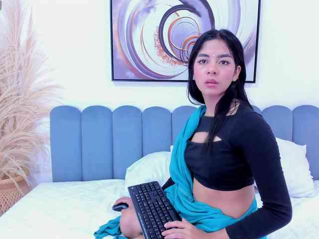 Kyraaa webcam