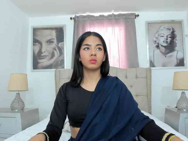 Kyraaa webcam