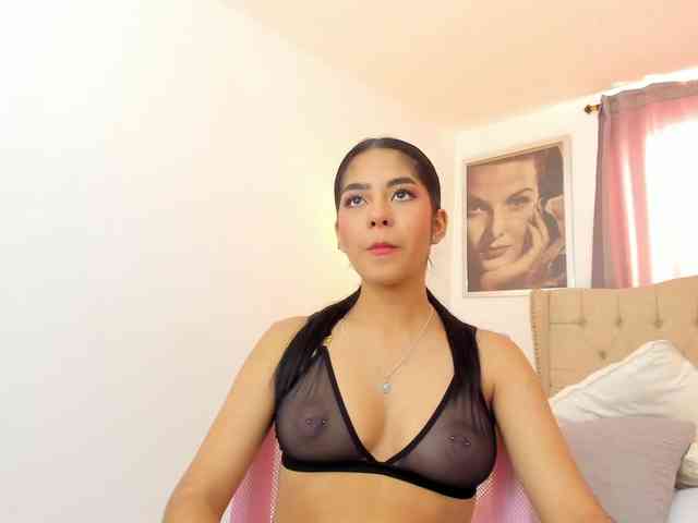 Kyraaa webcam