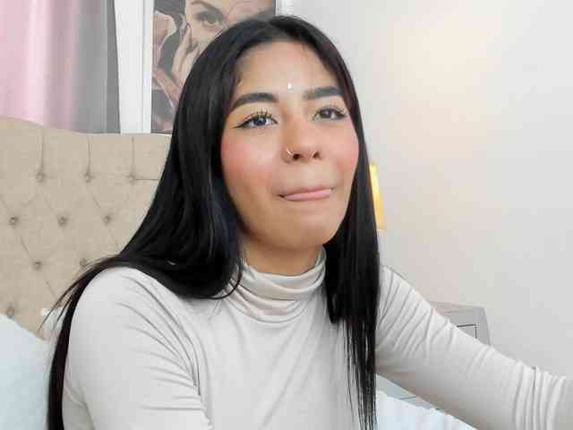 Kyraaa webcam
