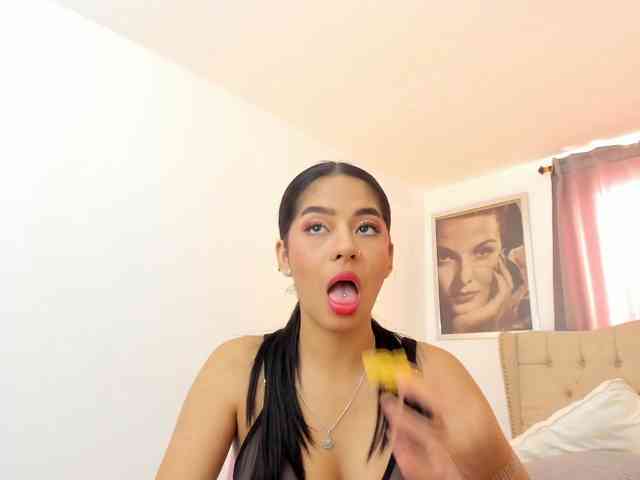 Kyraaa webcam