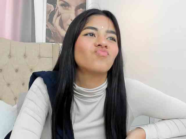 Kyraaa webcam