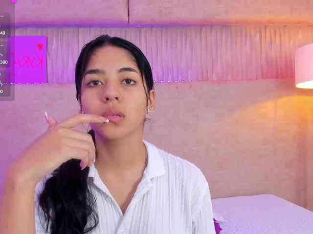 Kyraaa Live Webcam on BongaCams