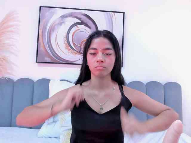 Kyraaa webcam