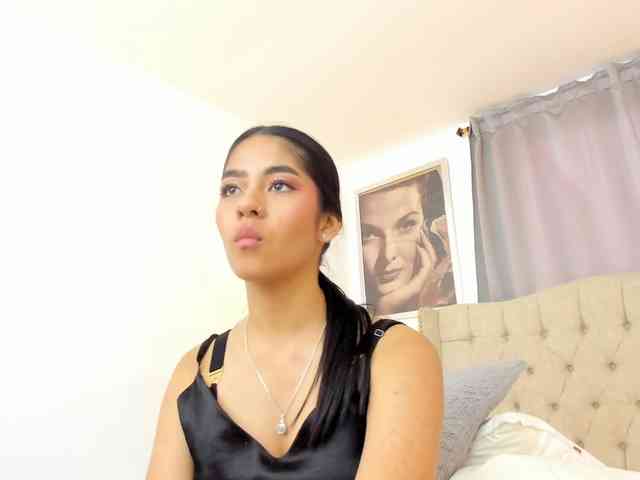 Kyraaa webcam