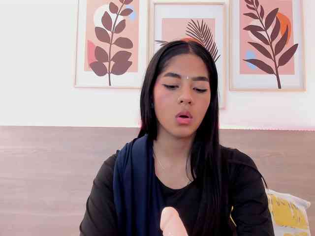 Kyraaa webcam