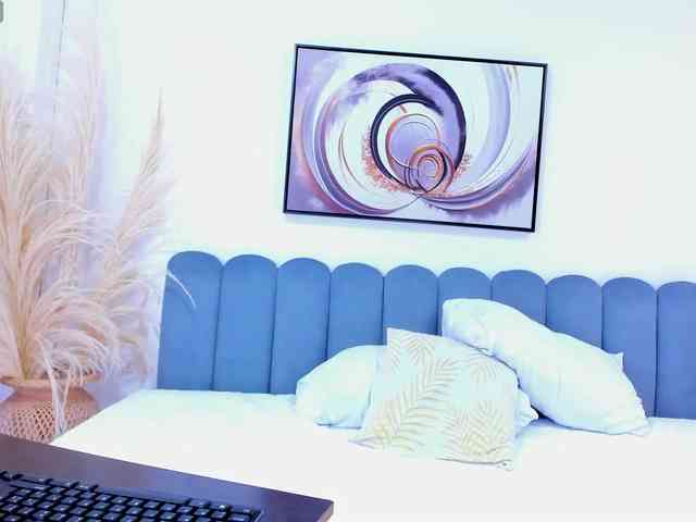 Kyraaa webcam